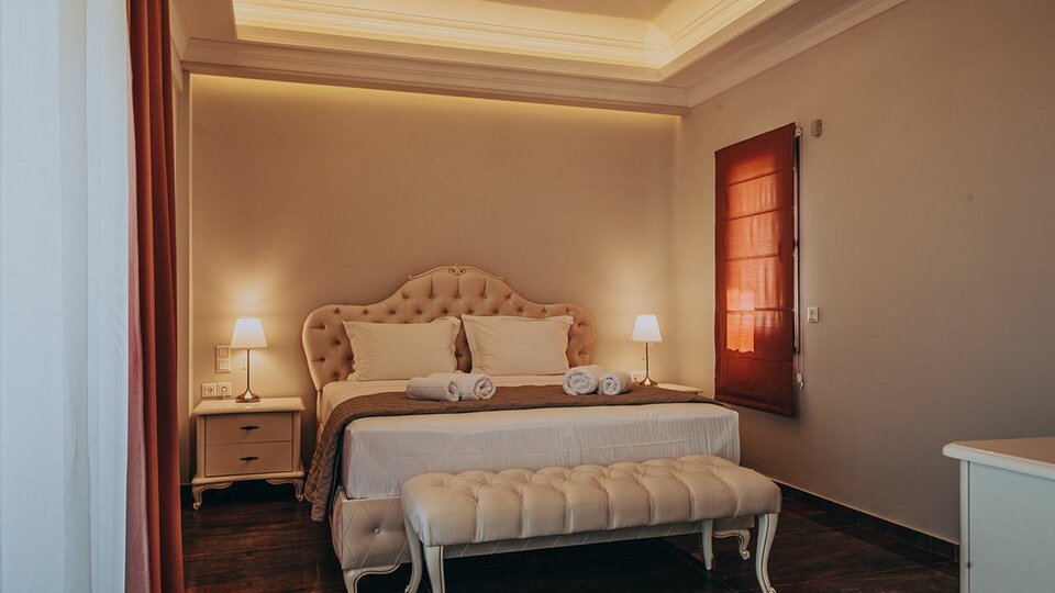 Epavli Alexandros Luxury Villa