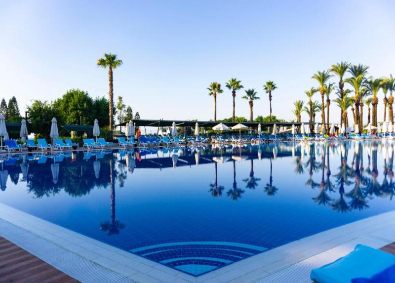 Aqi Pegasos World Hotel