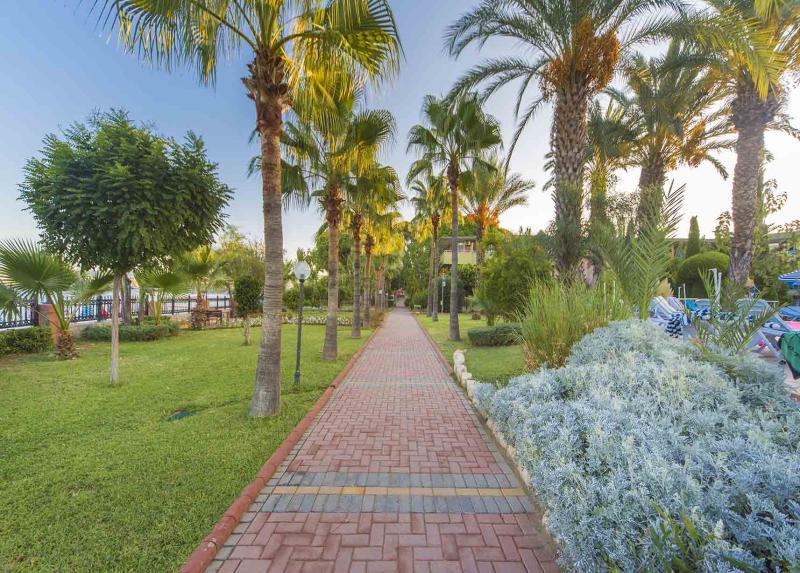 Lonicera World Hotel