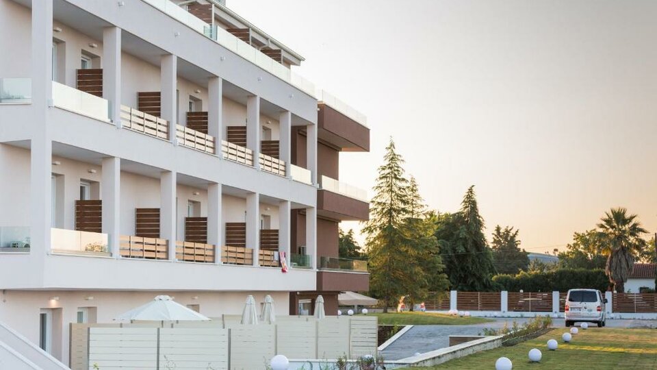 Hotel Mythic Summer
