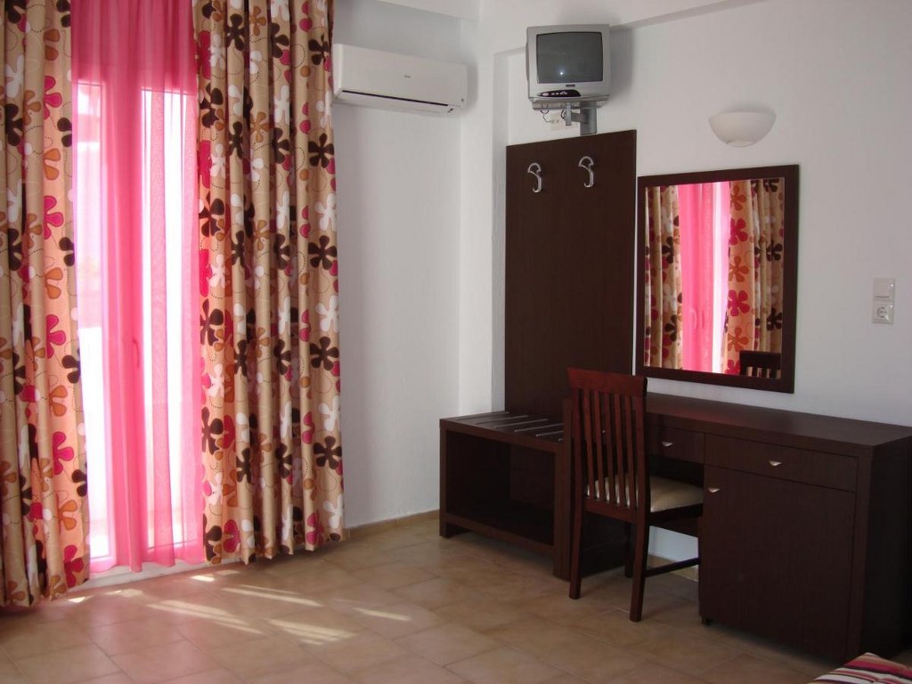Eleana Studios & Suites
