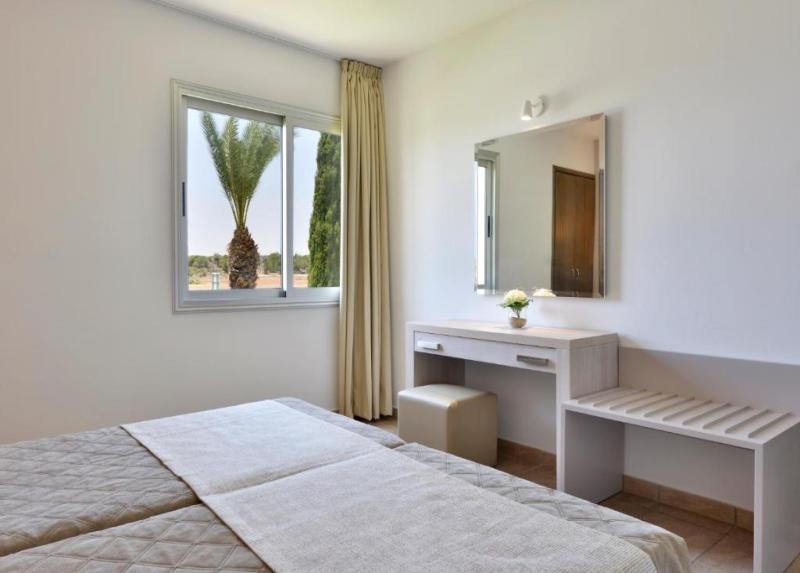 Makronisos Holiday Village Hotel