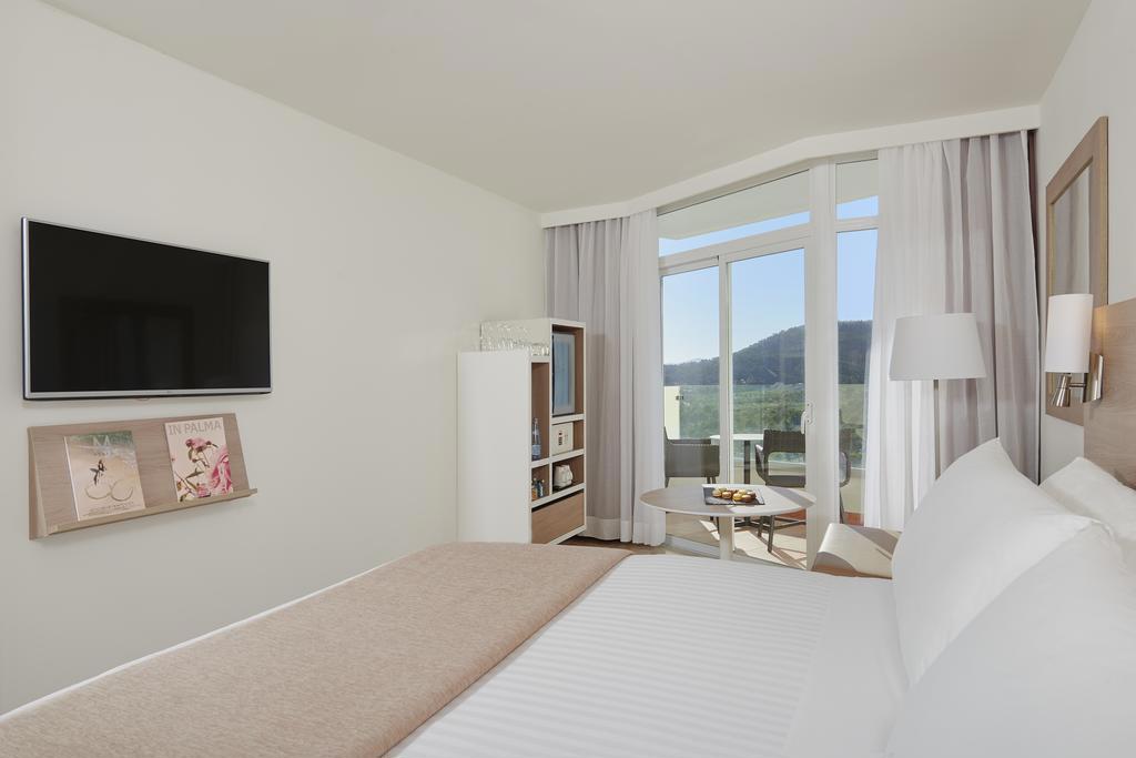 Melvia Calvia Beach