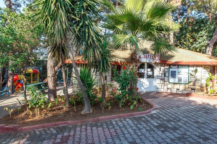 Senza Garden Holiday Club
