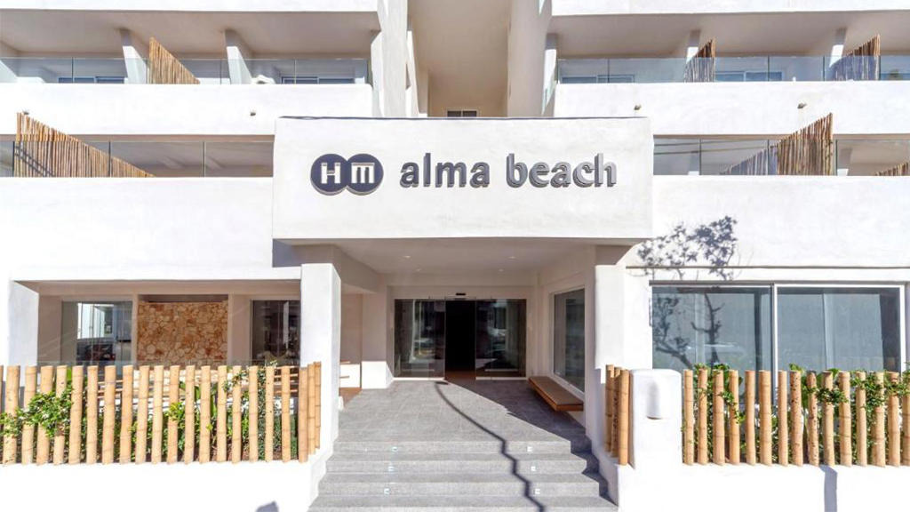 HM Alma Beach