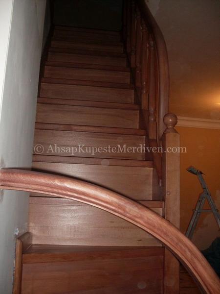 Kavisli ahşap küpeşte el işçiliği detay görünümü — Can Mobilya Dekorasyon İstanbul