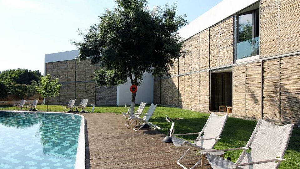 Despotiko Apartment Hotel and Suites