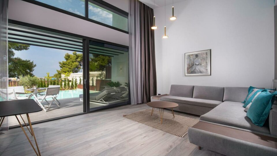 Hotel Lagomandra Beach and Suites
