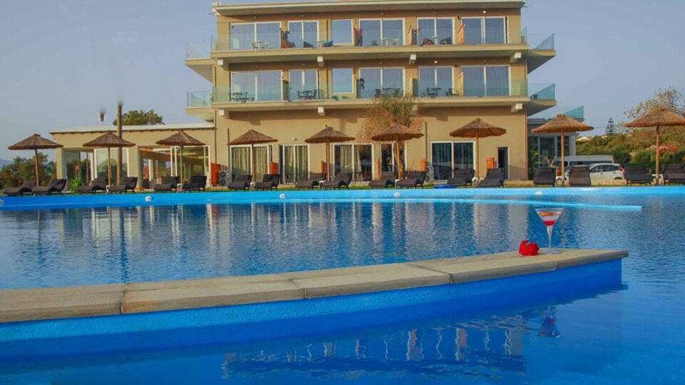 Ninos Laguna Holiday Resort 