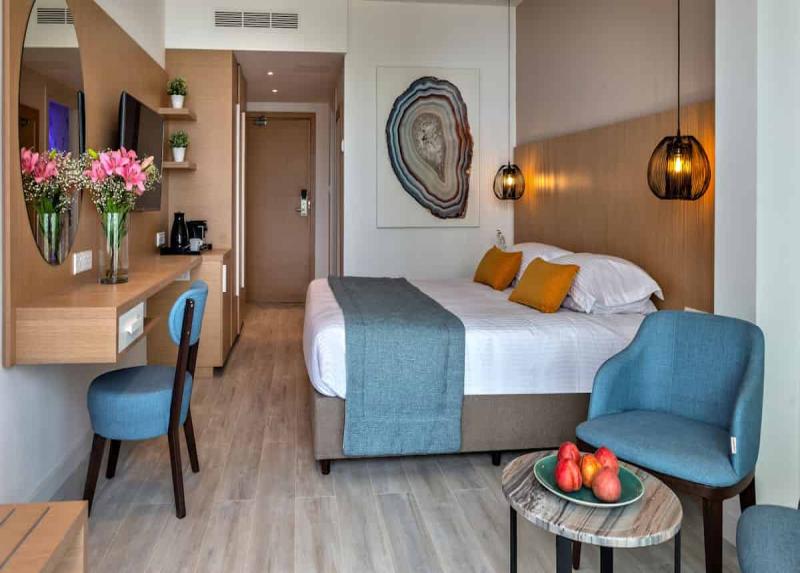Leonardo Crystal Cove & Spa Hotel