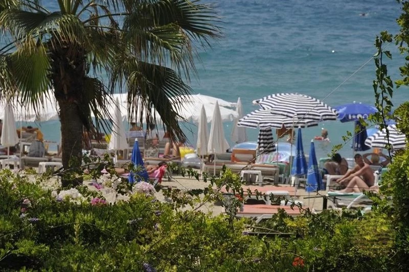 Azak Hotel