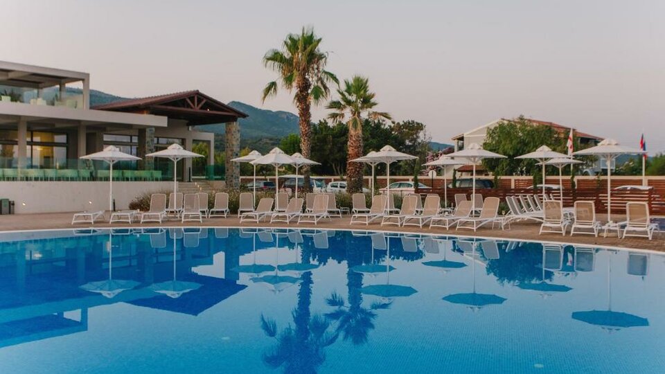 Almyros Beach Resort & SPA