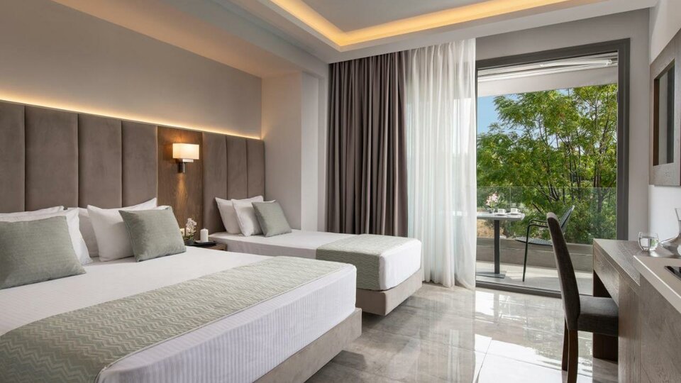 Hotel 4 You Family