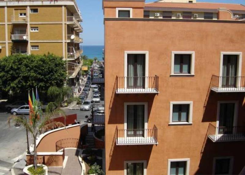 Artemis Hotel