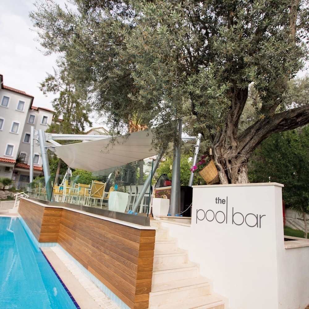 Paloma Marina Suites