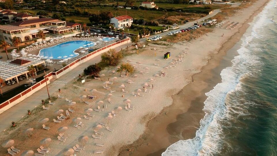 Almyros Beach Resort & SPA