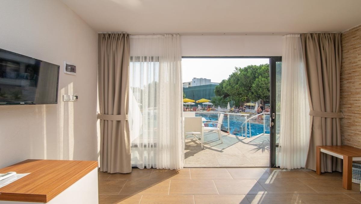 Ponz Hotel