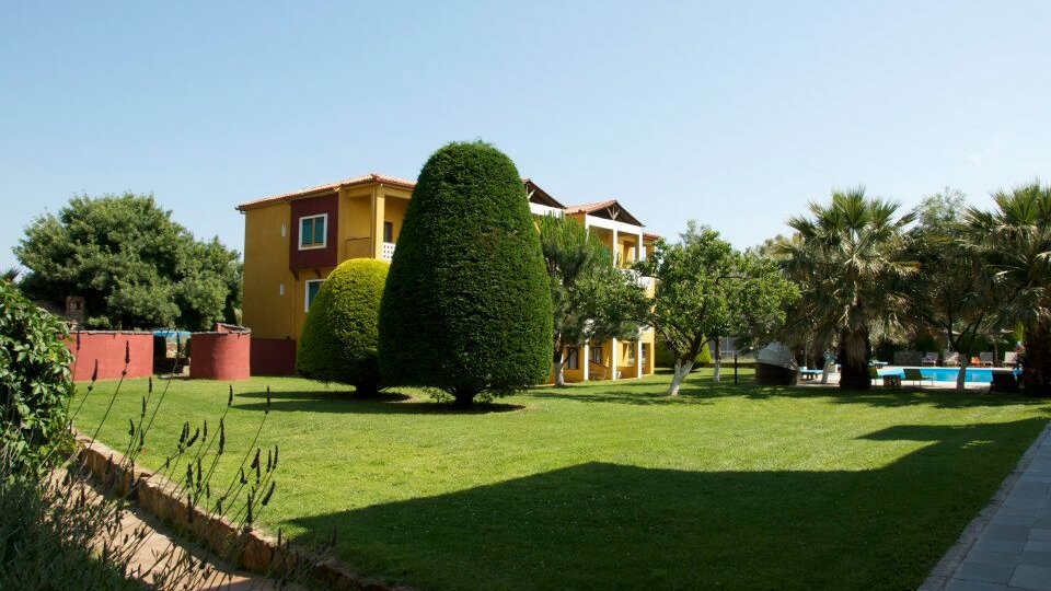 Despotiko Apartment Hotel and Suites