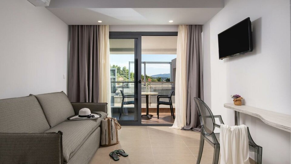 Lagomandra Hotel and Spa
