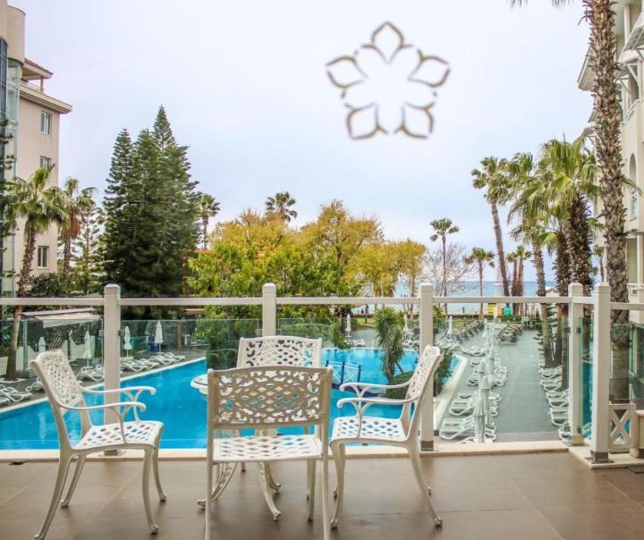 Side Star Beach Hotel