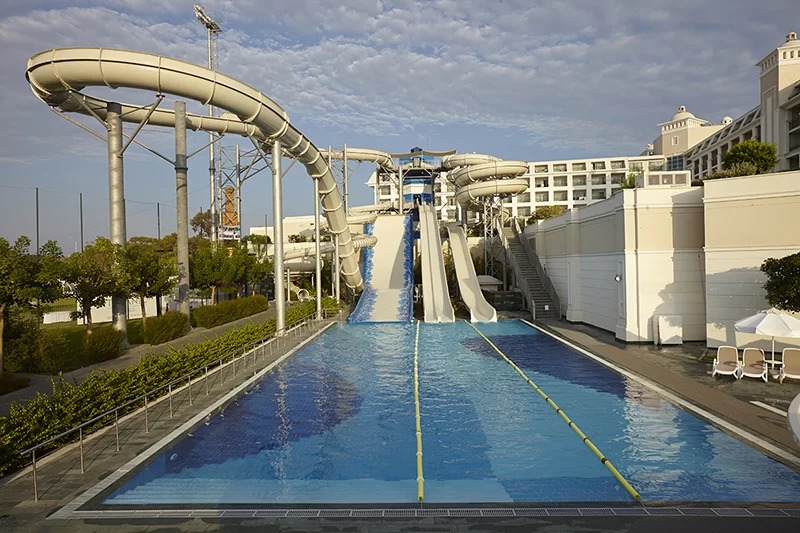 Titanic Deluxe Golf Hotel