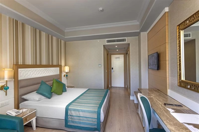 Karmir Resort & Spa