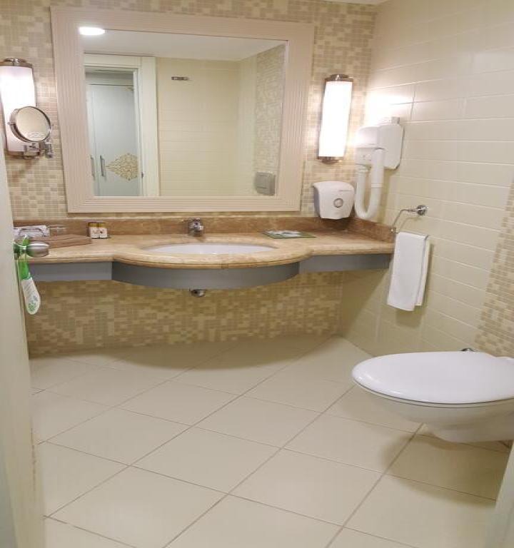 Crystal Admiral Resort Suites & Spa