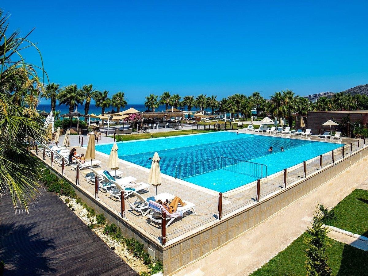 Risus Beach Resort Hotel