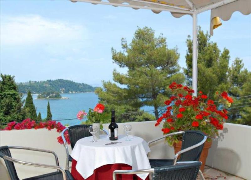 Alexandros Hotel