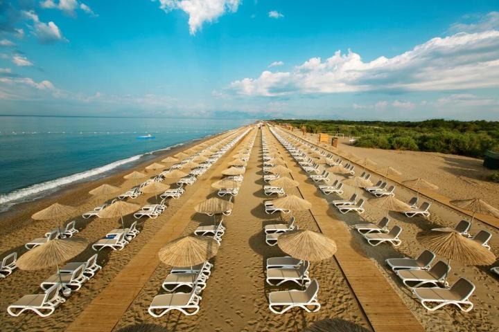 Titanic Deluxe Golf Beach