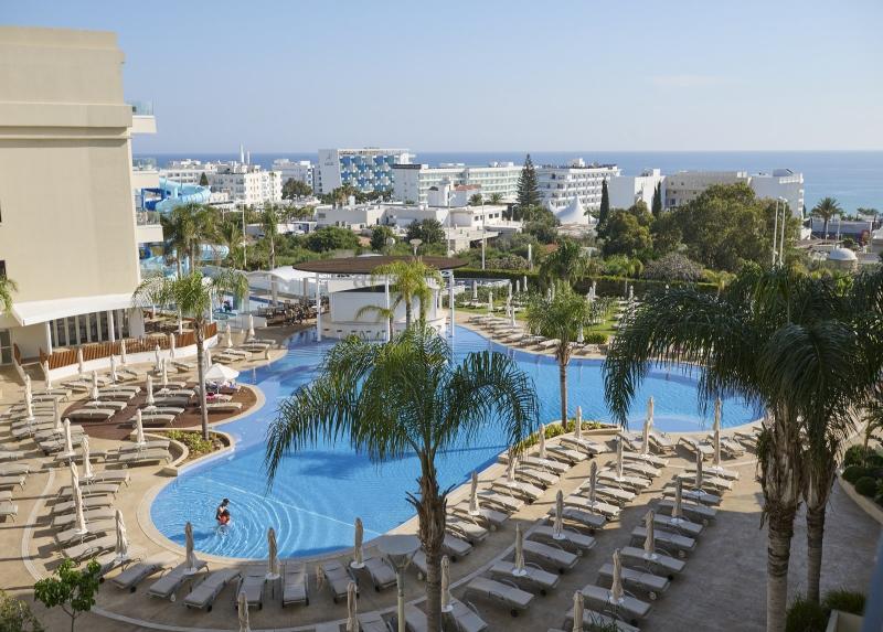 Sunrise Oasis & Waterpark Hotel