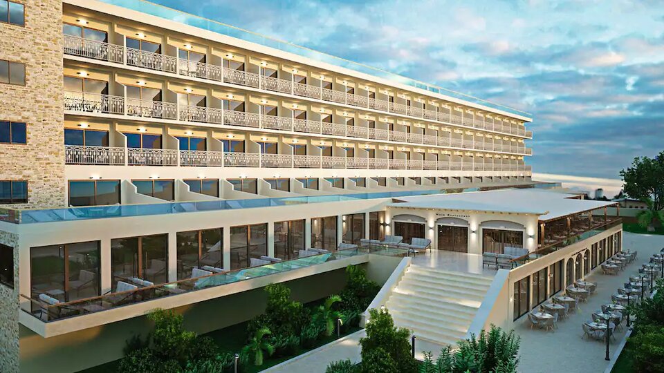 Ninos Grand Hotel & Resort 