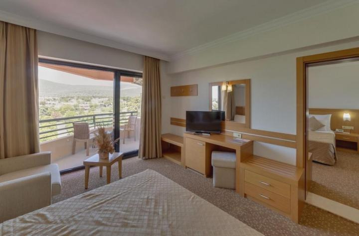 The Holiday Resort Hotel