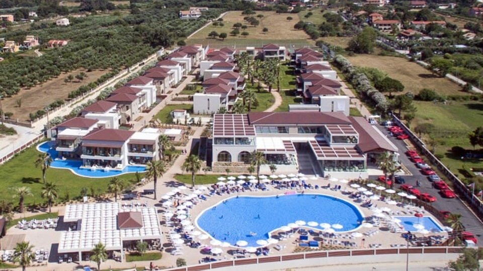 Almyros Beach Resort & SPA