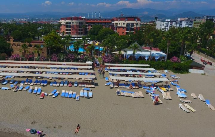 Palmeras Beach Hotel