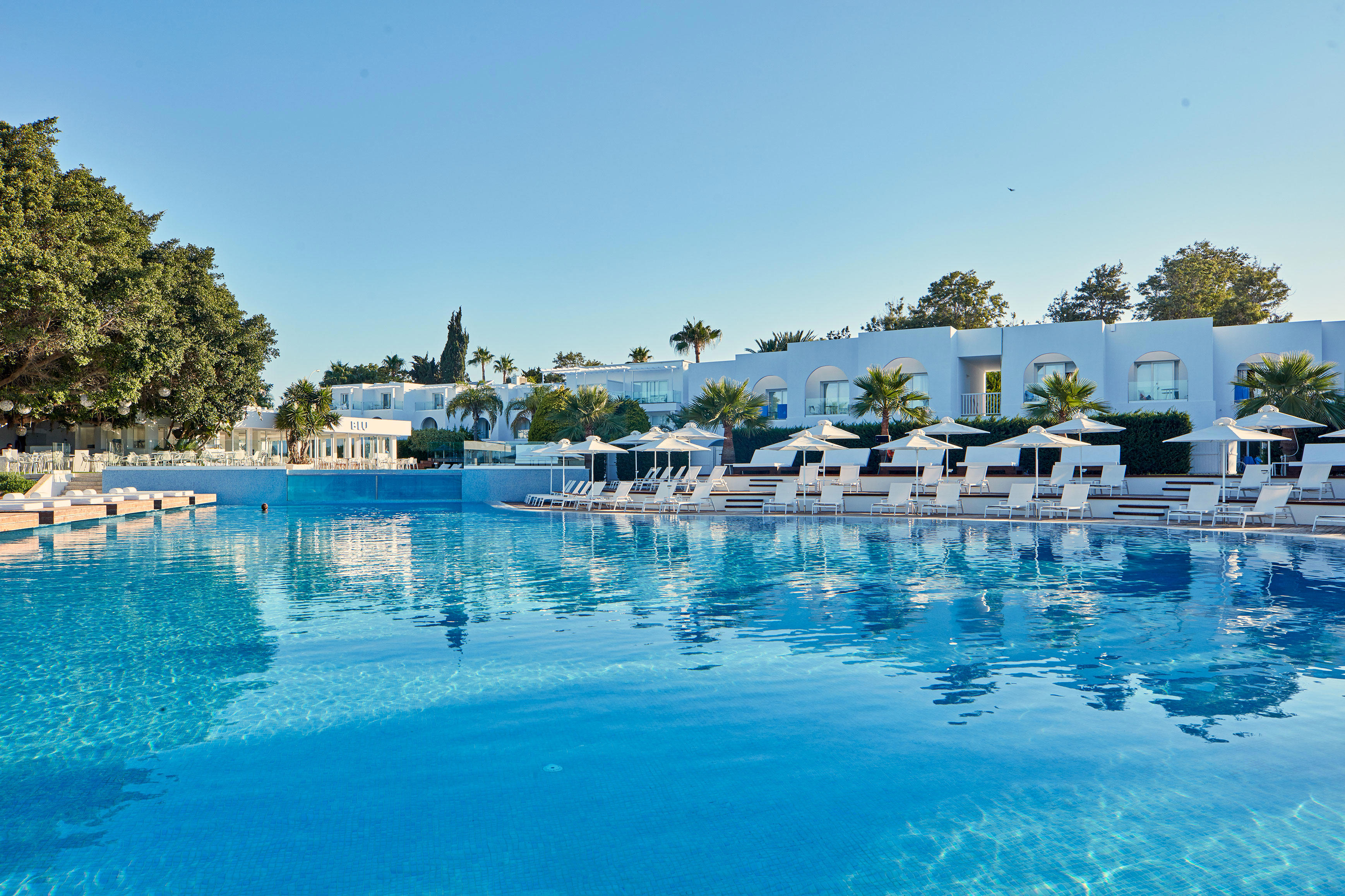 Hotel So White Club Resort