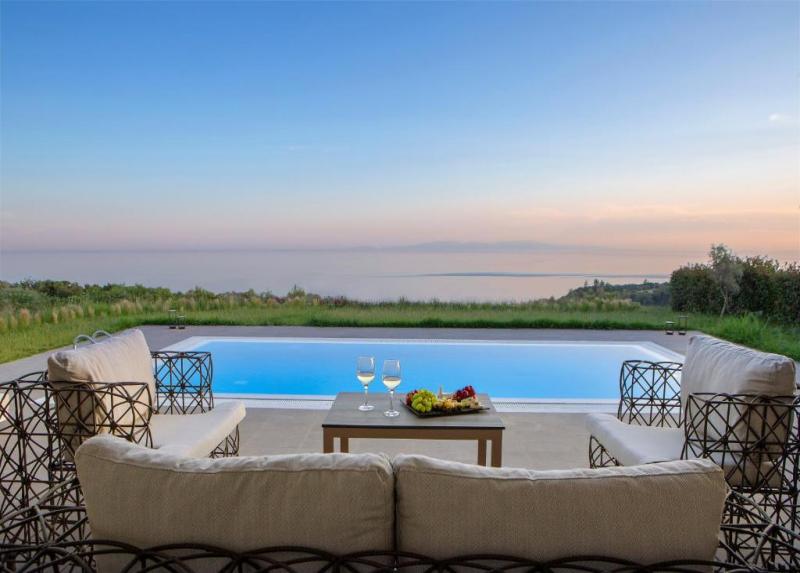 Ajul Luxory Hotel