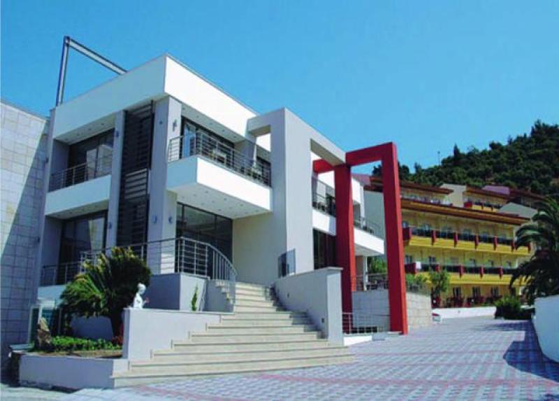 Lagomandra Beach Hotel