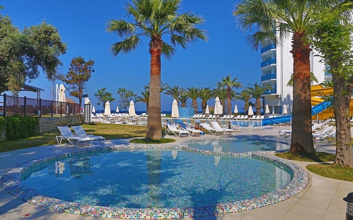 Le Bleu Hotel