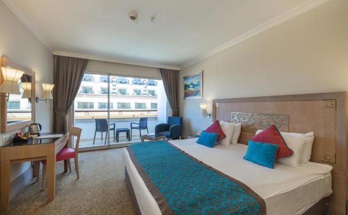 Hotel Crystal Deluxe Comfort Collection