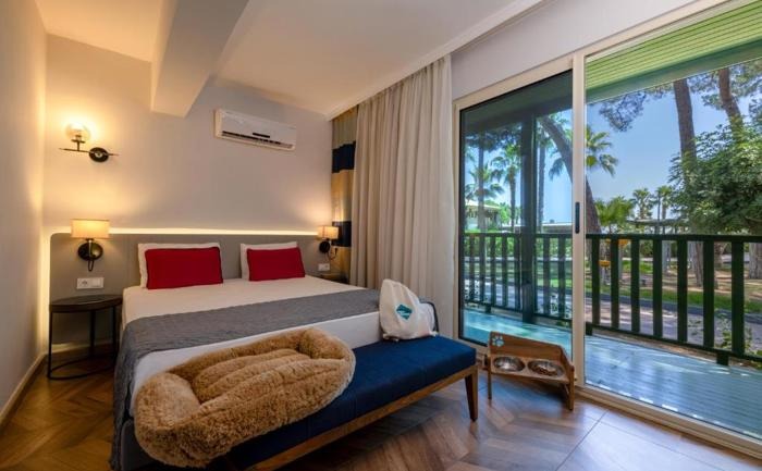 Hotel Crystal Flora Pearl Collection