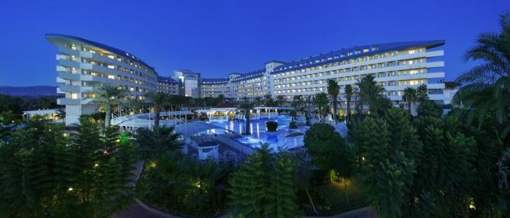 Crystal Admiral Resort Suites & Spa