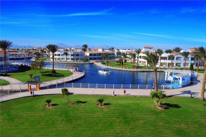 Pick Albatros Dana Beach Resort