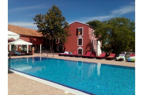 Depadansa Villa Donat