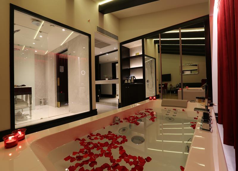 Charisma De Luxe Hotel