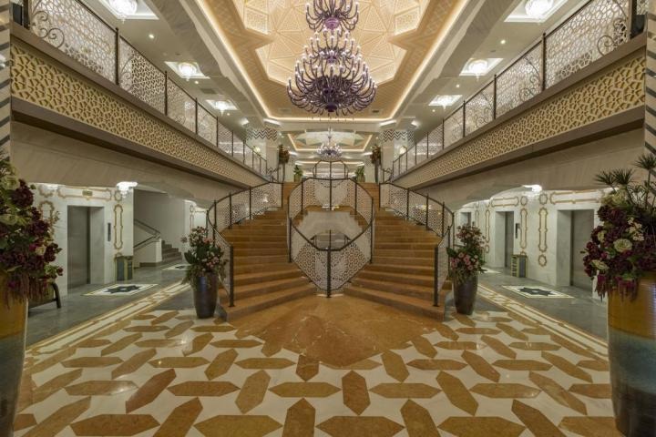 Royal Taj Mahal Hotel