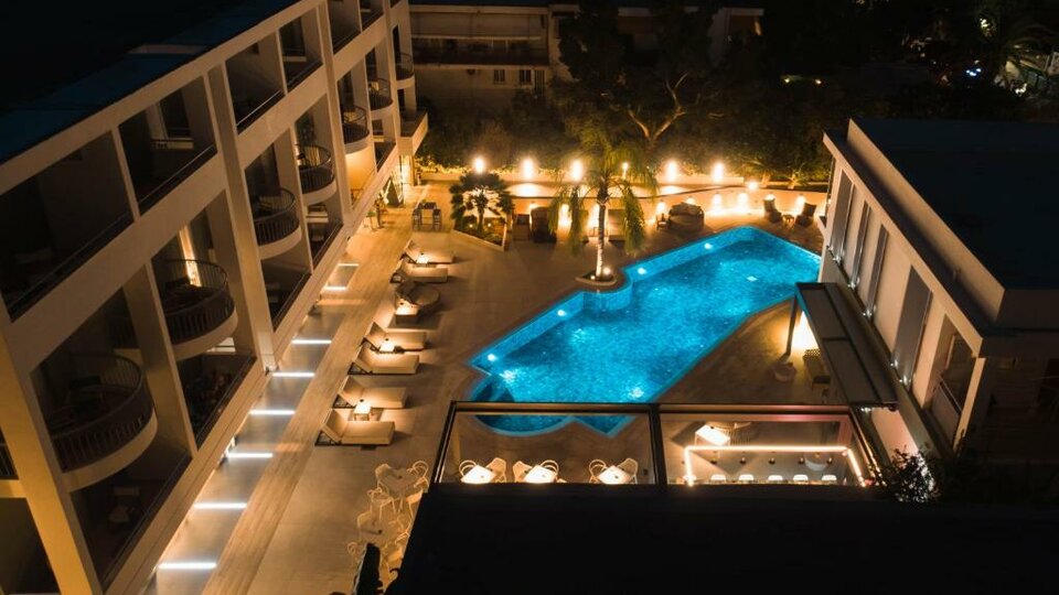 Flisvos Royal Hotel and Suites 