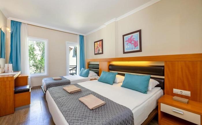 Hotel Crystal Flora Pearl Collection