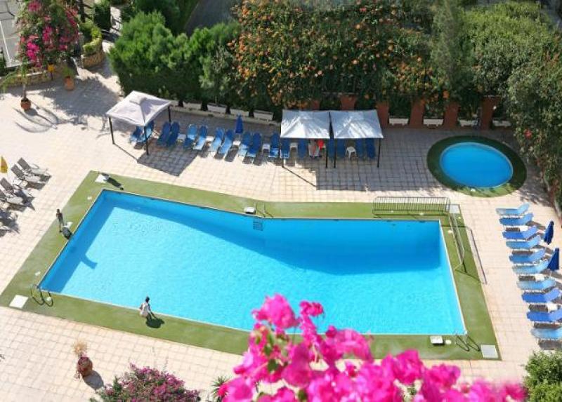 Navarria Hotel
