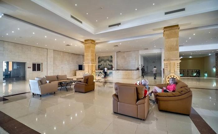 Hotel Amarina Queen Resort and Park